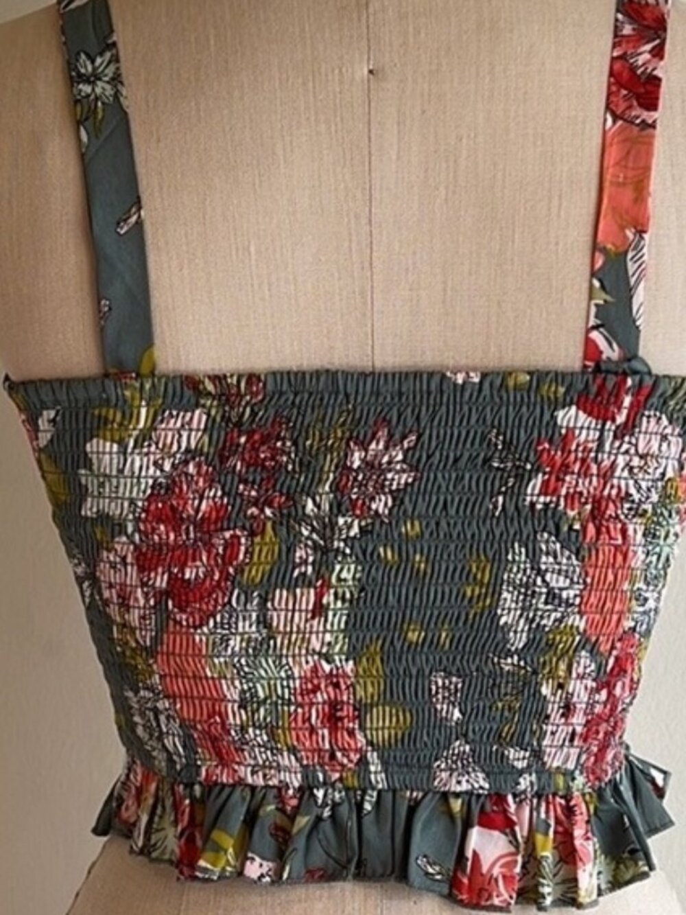 Floral Cami Crop Top SZ-S - Picture 2 of 2